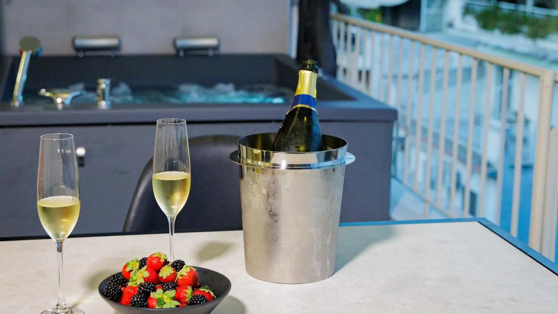 City Chic Penthouse 테살로니키 아파트